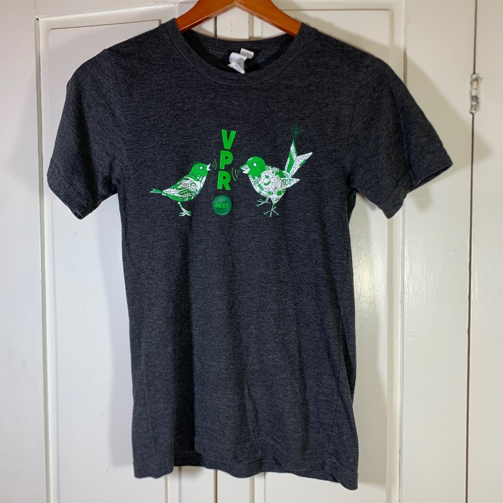 VPR Next Vermont Public. Radio Graphic Tee Gray Women XS Robotic Bird Radio Tee